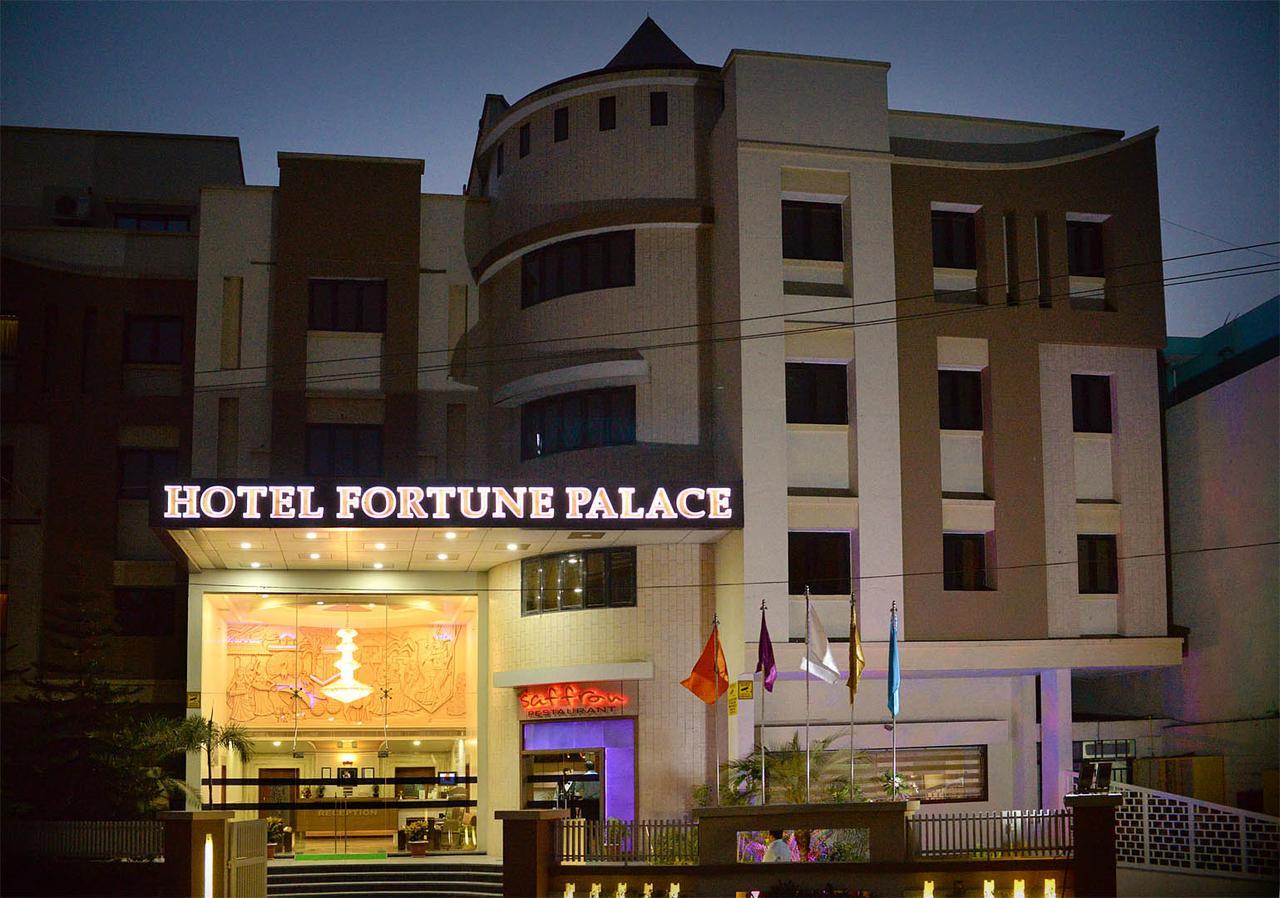 Hotel Fortune Palace Jamnagar Exterior photo